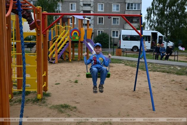 Две детские площадки открыли в Кричеве