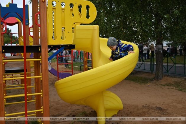 Две детские площадки открыли в Кричеве