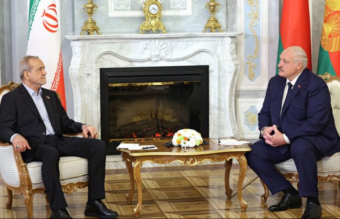 Иран имеет право на развитие мирного атома, заявил Александр Лукашенко