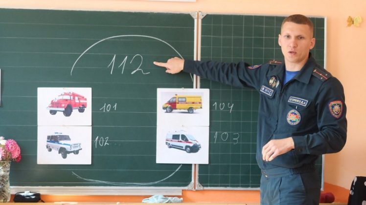 Кричевские спасатели провели в Ботвиновской СШ урок безопасности