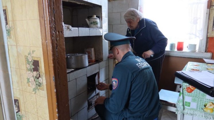 Спасатели Кричевщины заботятся о безопасности пожилых гражданах
