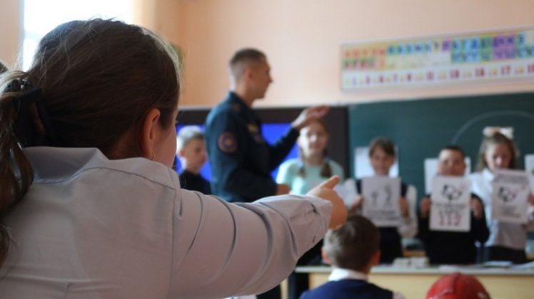 Кричевские спасатели провели в Ботвиновской СШ урок безопасности