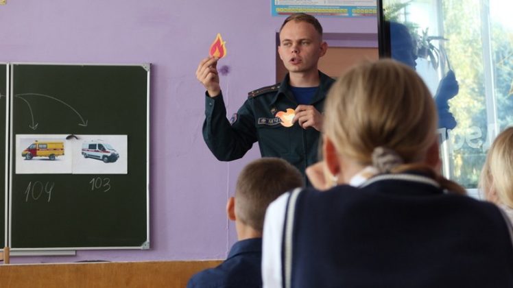 Ученики Костюшковичской школы узнали о правилах эвакуации от спасателей