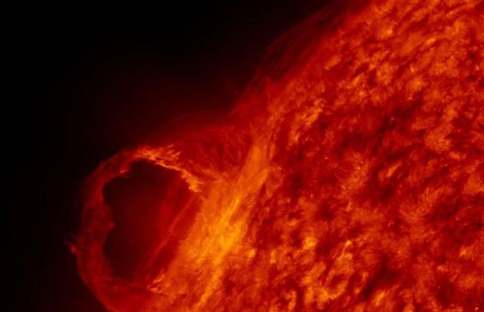 Самая крупная за три месяца магнитная буря началась на Земле