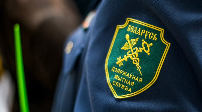 Руководство района поздравляет работников таможни с профессиональным праздником