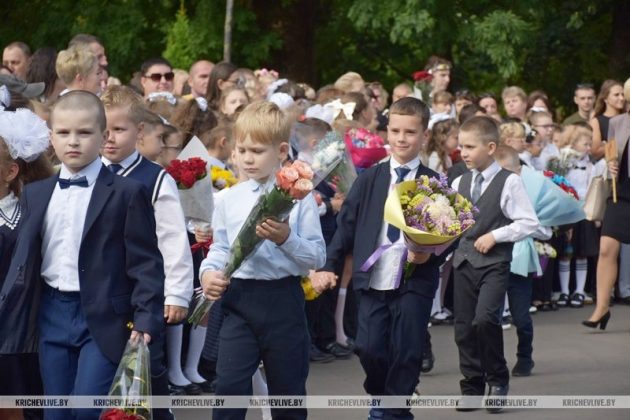 В Кричеве в СШ № 1 прошла торжественная линейка Дня знаний