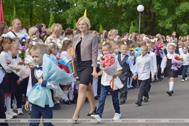 В Кричеве в СШ № 1 прошла торжественная линейка Дня знаний