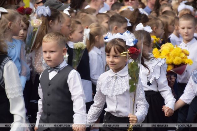 В Кричеве в СШ № 1 прошла торжественная линейка Дня знаний