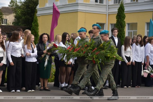 В Кричеве в СШ № 1 прошла торжественная линейка Дня знаний