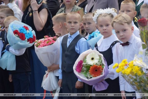В Кричеве в СШ № 1 прошла торжественная линейка Дня знаний