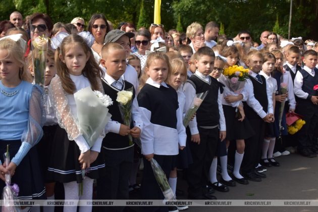 В Кричеве в СШ № 1 прошла торжественная линейка Дня знаний