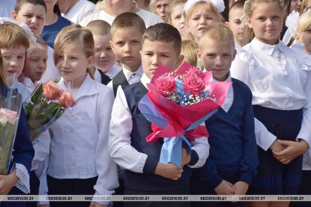В Кричеве в СШ № 1 прошла торжественная линейка Дня знаний