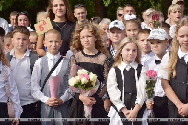 В Кричеве в СШ № 1 прошла торжественная линейка Дня знаний