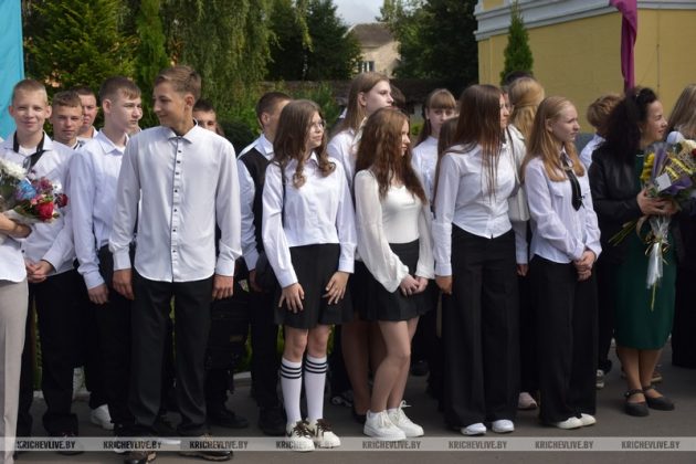 В Кричеве в СШ № 1 прошла торжественная линейка Дня знаний
