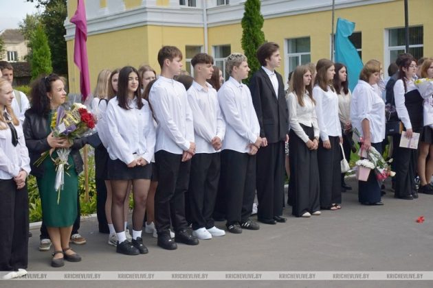 В Кричеве в СШ № 1 прошла торжественная линейка Дня знаний