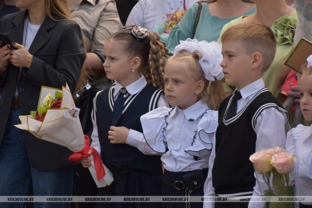 В Кричеве в СШ № 1 прошла торжественная линейка Дня знаний