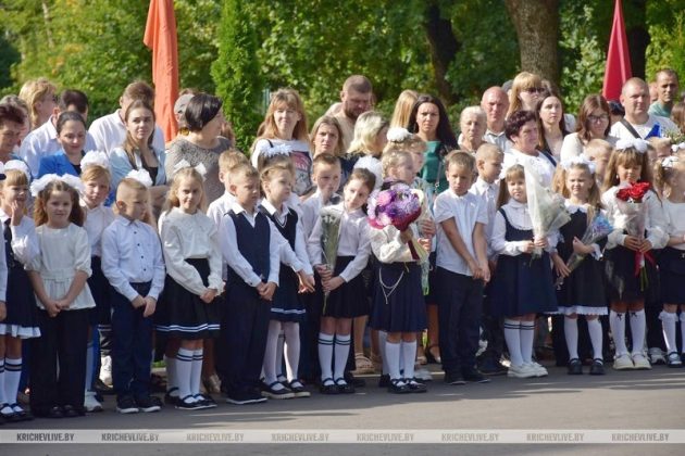 В Кричеве в СШ № 1 прошла торжественная линейка Дня знаний