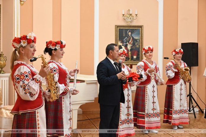 Если праздник, то с подарками: детская школа искусств пополнилась новыми музыкальными инструментами