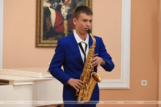 Если праздник, то с подарками: детская школа искусств пополнилась новыми музыкальными инструментами