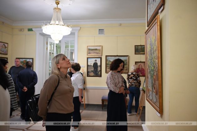 Выставка картин Натальи Пугачевой открылась в Кричеве