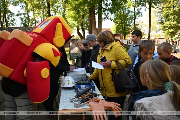 Единый день безопасности прошел в детском парке Кричева