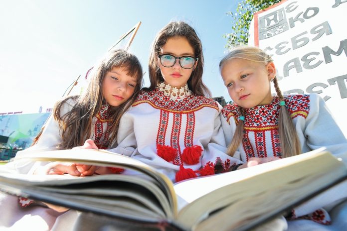 Кіраўніцтва раёна віншуе крычаўлян з Днём беларускага пісьменства