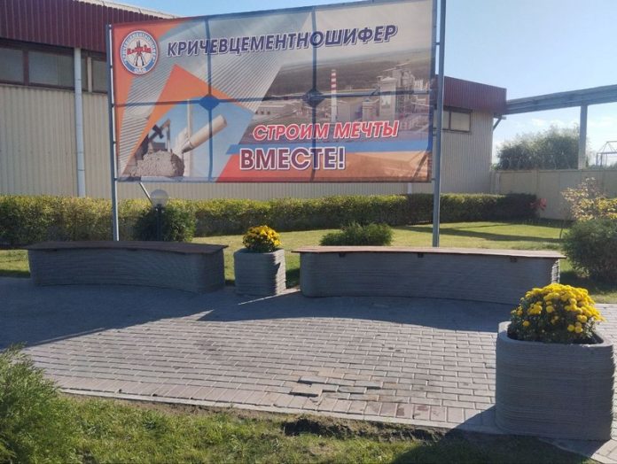 ОАО «Кричевцементношифер» установил на территории скамейки, распечатанные на принтере
