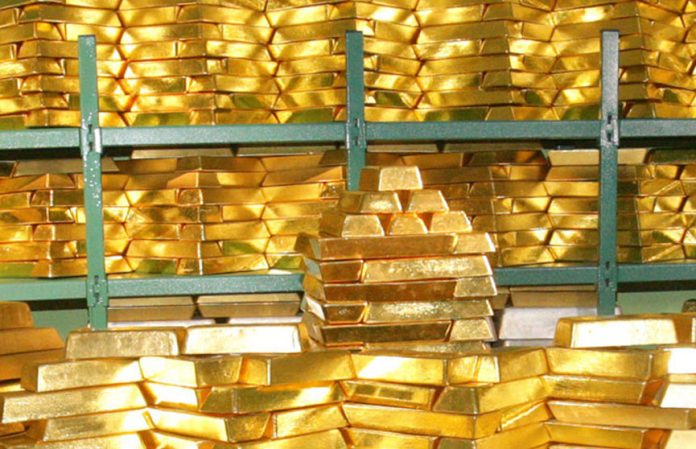 Цена золота превысила $3800 за унцию и побила исторический рекорд