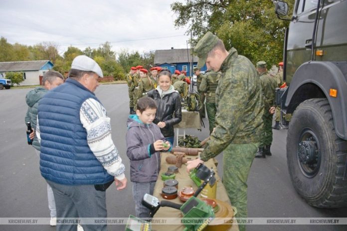 На праздник города в Кричев приехали военные из Могилева
