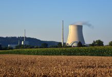 Новая АЭС может быть построена на востоке Беларуси с расчетом на новые регионы России, заявил А. Лукашенко