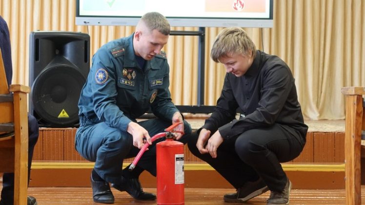Акция «Молодежь за безопасность» в Кричеве: спасатели работают с молодежью