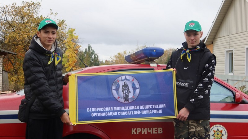Спасатели и активисты Кричевщины помогают пожилым: искренность и забота в действии