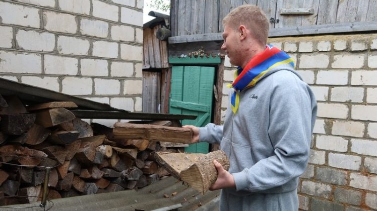 Молодежь и спасатели Кричевщины посетили ветерана органов ЧС