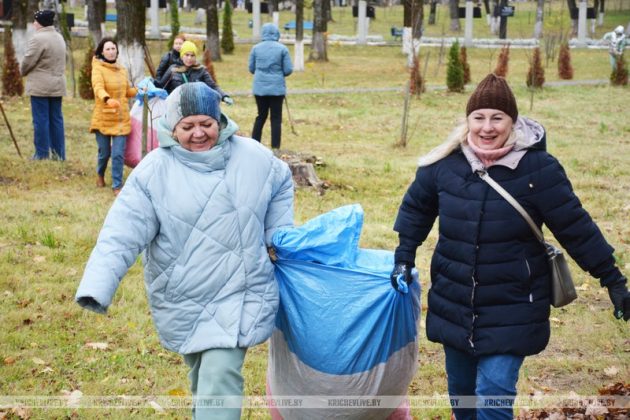 Республиканский субботник: как жители Кричева делают свой город краше