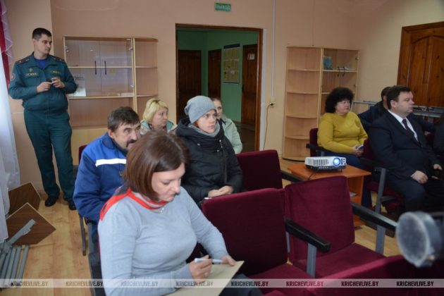 Жители Костюшковичей обсудили меры безопасности с представителями РОЧС и Госэнергогазнадзора