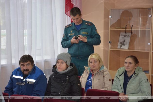 Жители Костюшковичей обсудили меры безопасности с представителями РОЧС и Госэнергогазнадзора