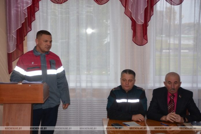 Жители Костюшковичей обсудили меры безопасности с представителями РОЧС и Госэнергогазнадзора