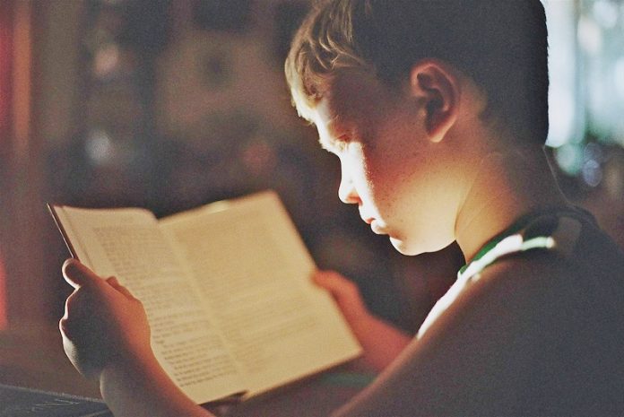 Как снизить нагрузку на глаза при чтении книг, рассказал кричевский окулист Как снизить нагрузку на глаза при чтении книг, рассказал кричевский окулист