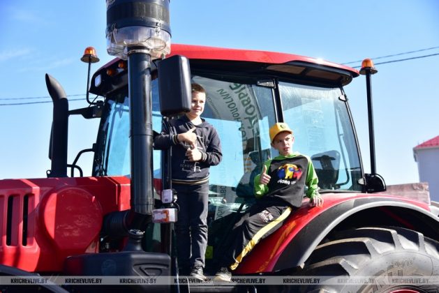 Яркие эмоции детей на празднике «Дажынкі-2025» в Кричеве