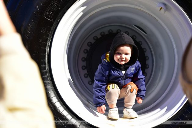Яркие эмоции детей на празднике «Дажынкі-2025» в Кричеве
