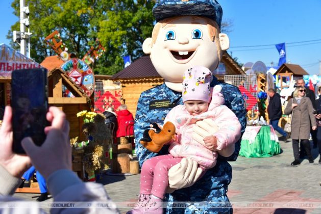 Яркие эмоции детей на празднике «Дажынкі-2025» в Кричеве