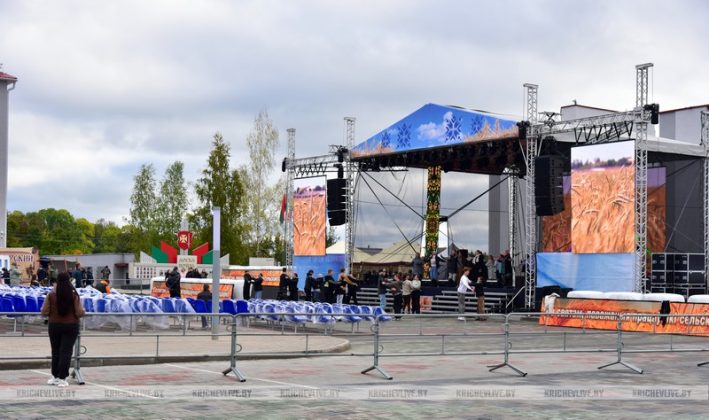 Подготовка к Дожинкам-2025 в Кричеве идет полным ходом: фотофакт