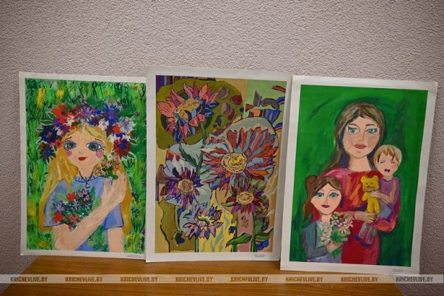 В Кричеве открыта выставка «Подарю картину маме»