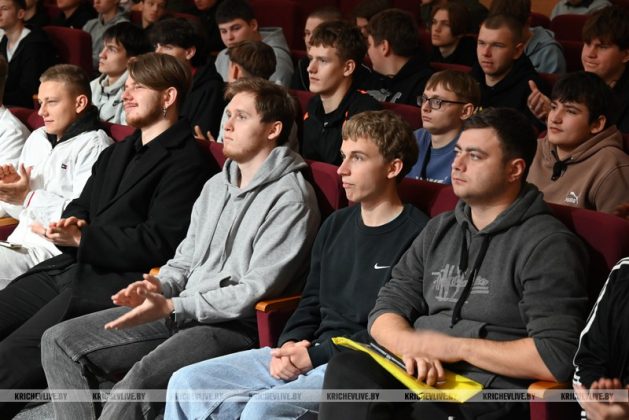 52 новобранцам в Кричеве торжественно вручили повестки