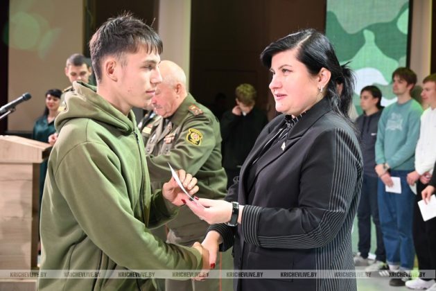 52 новобранцам в Кричеве торжественно вручили повестки