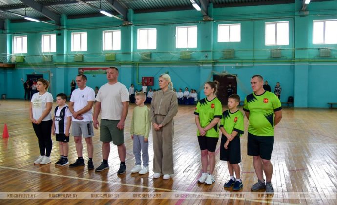 В Кричеве прошел спортивный праздник «Здоровые родители — здоровая семья».