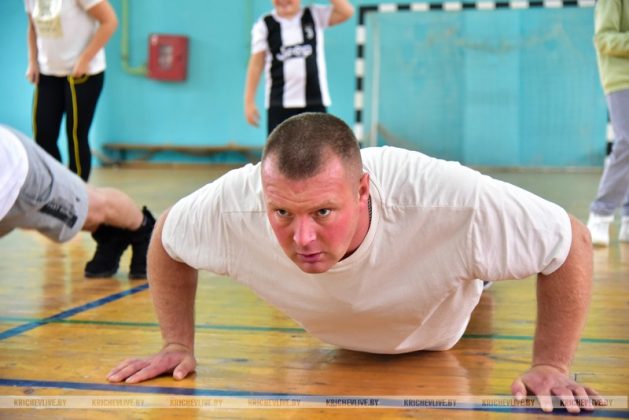 В Кричеве прошел спортивный праздник «Здоровые родители — здоровая семья».