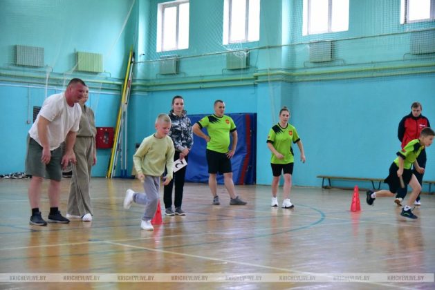 В Кричеве прошел спортивный праздник «Здоровые родители — здоровая семья».