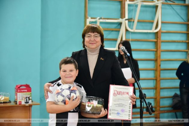 В Кричеве прошел спортивный праздник «Здоровые родители — здоровая семья».