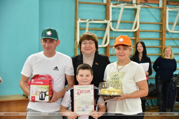 В Кричеве прошел спортивный праздник «Здоровые родители — здоровая семья».